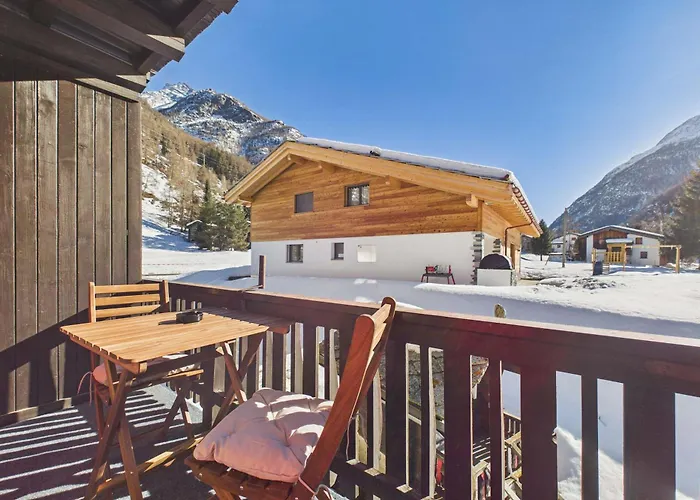 Spacious Alpine Family Near Zermatt 란다